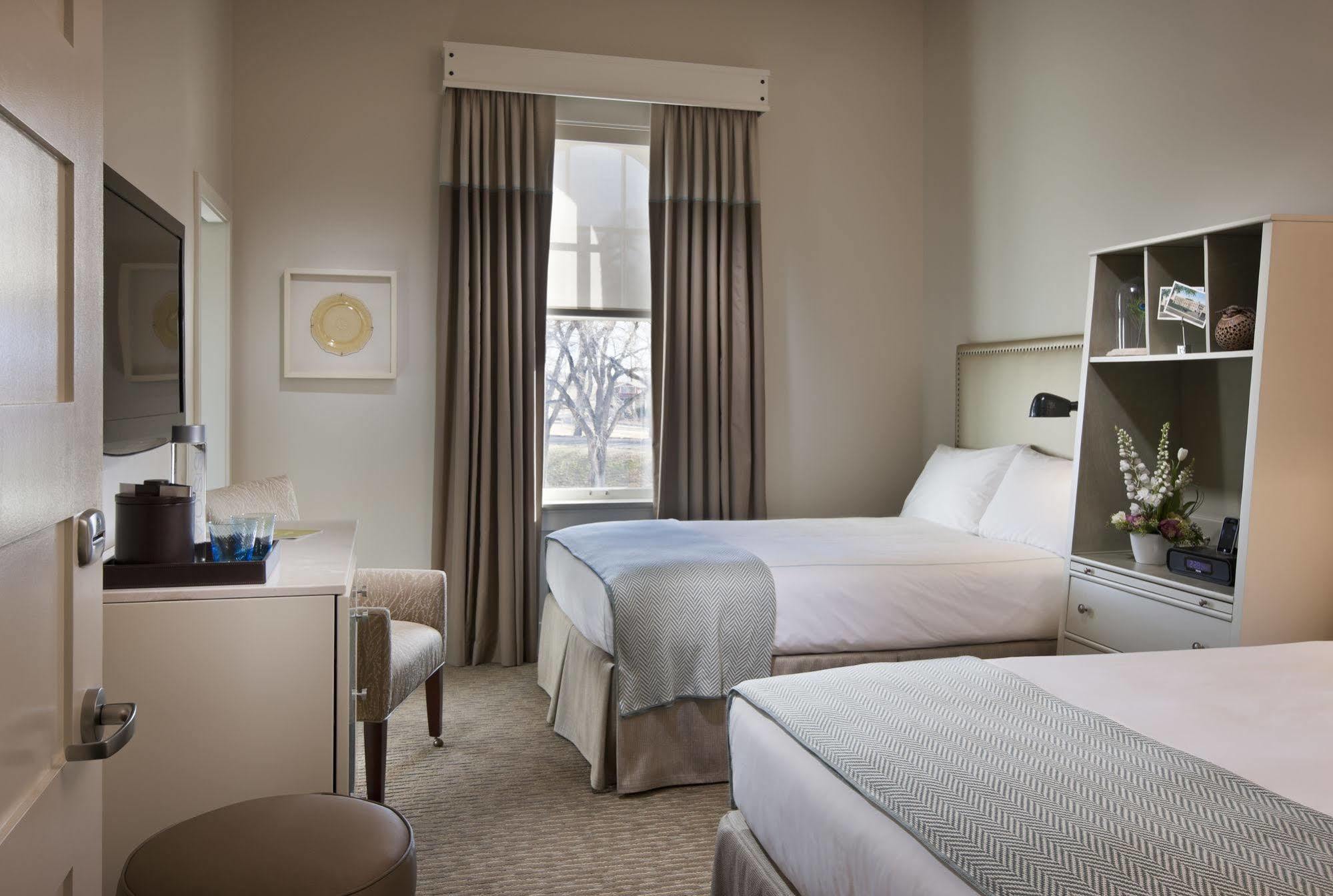 Hotel Parq Central Албукерке Екстериор снимка